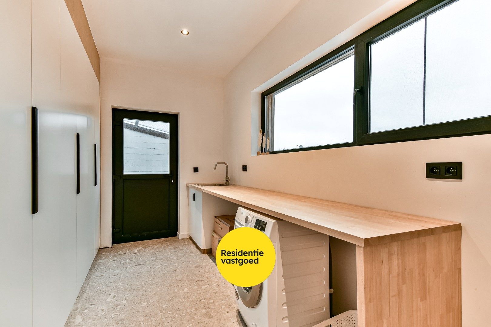 Volledig gerenoveerde halfopen woonst foto 19