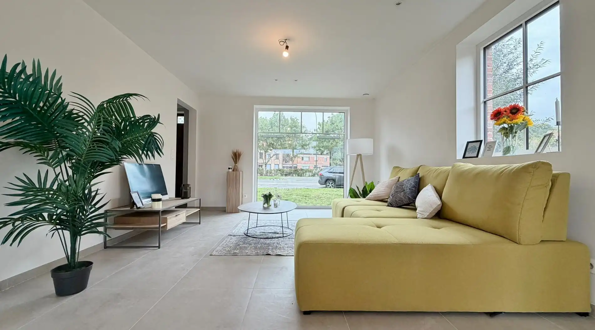 Halfopen karaktervolle nieuwbouwwoning met dubbele garage en tuin. ( 6%btw mogelijk ) foto 5