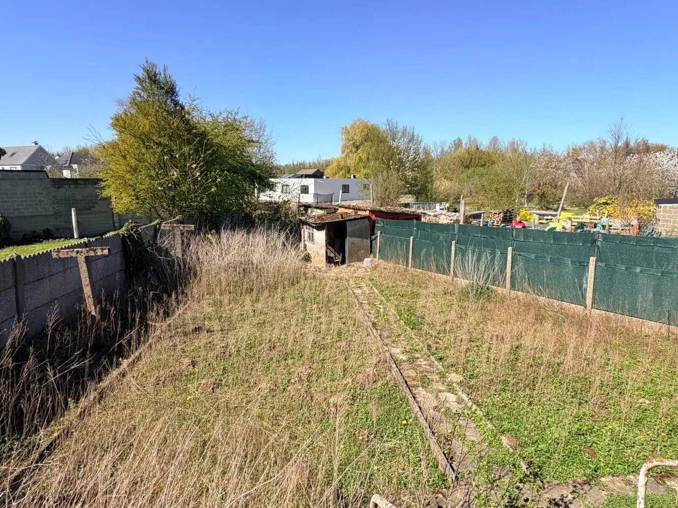 Te renoveren woning met grote werkplaats foto 8