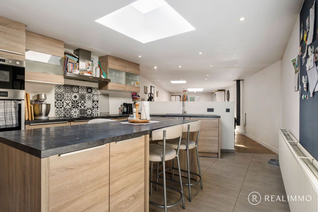 Instapklare woning met tuin, garage en carport foto 8
