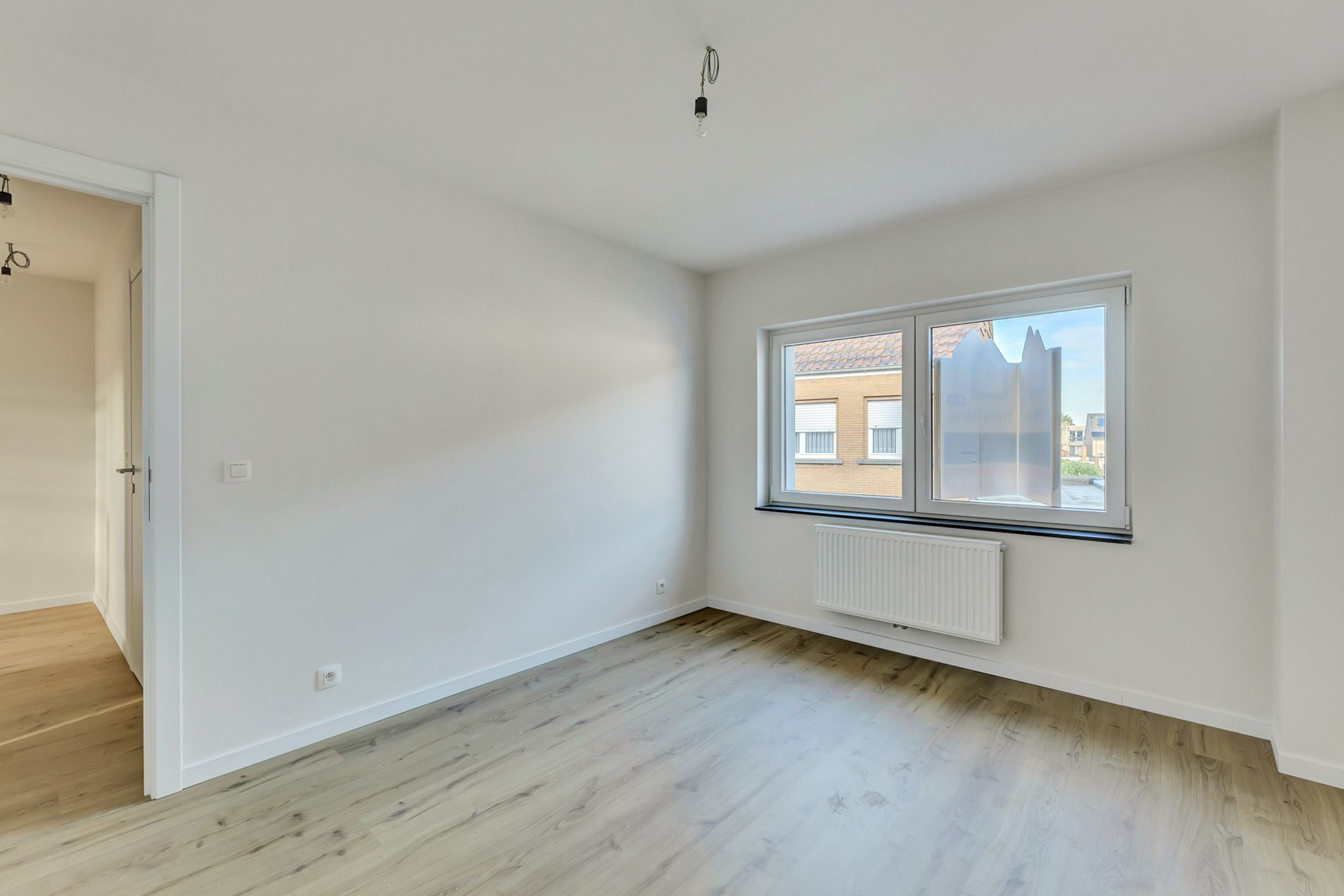 Volledig gerenoveerde woning met 4 slpks en tuin foto 16
