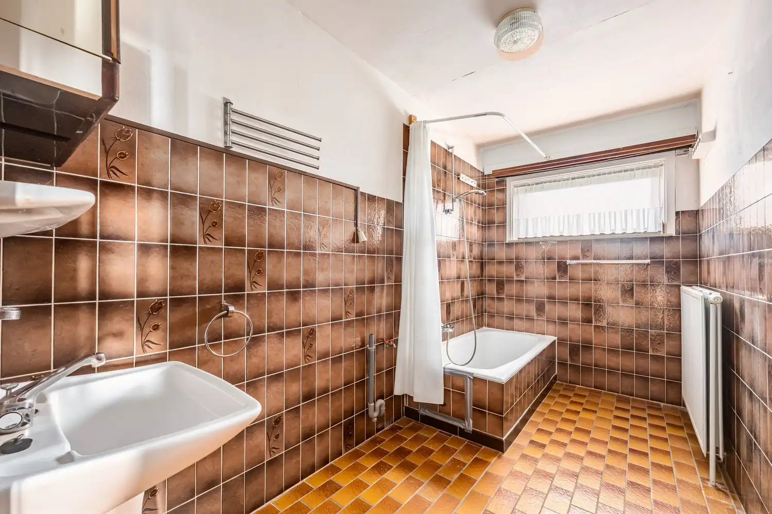 Appartement met 2 slaapkamers, garage, terras en kelder op centrale ligging foto 12