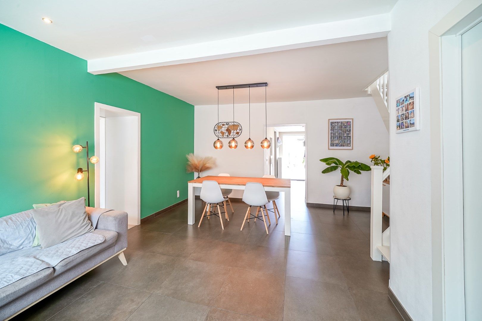 Instapklare rijwoning met 3 slaapkamers in centrum Oudenburg foto {{pictureIndex}}