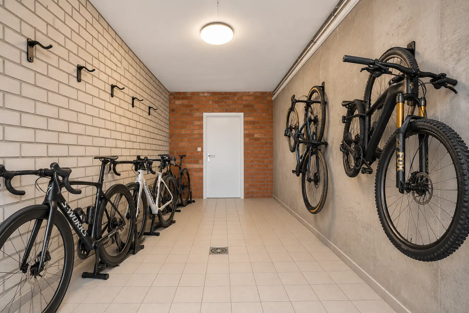 Instapklaar 1-slaapkamer appartement met terras en berging en garage. foto 14