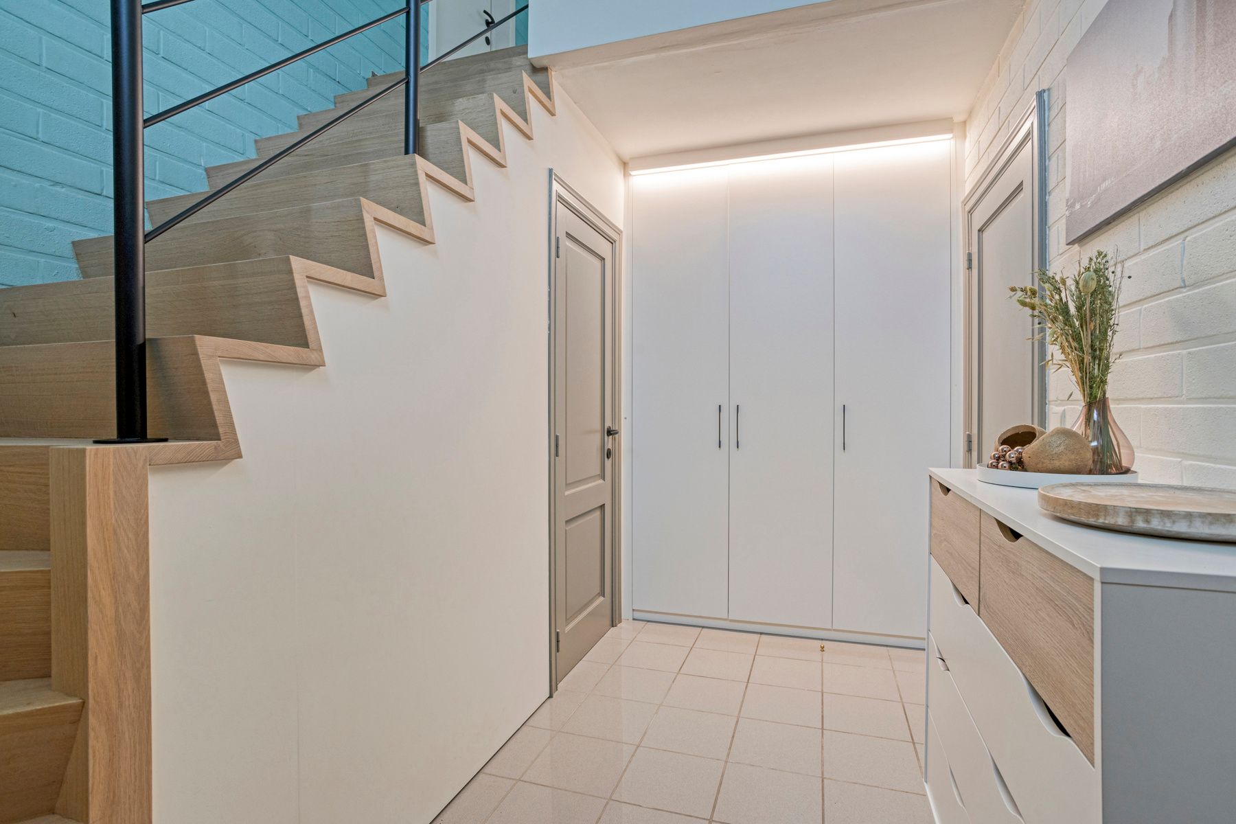 Leemans Immobiliën presenteert u deze rustig gelegen, volledig instapklare woning in het hart van Liedekerke.  foto 3