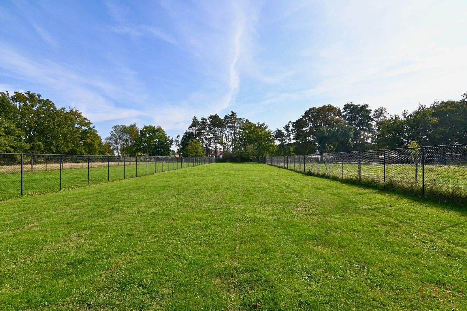 Knappe instapklare villawoning met vijf slaapkamers, verwarmd zwembad op 21a59ca foto 43