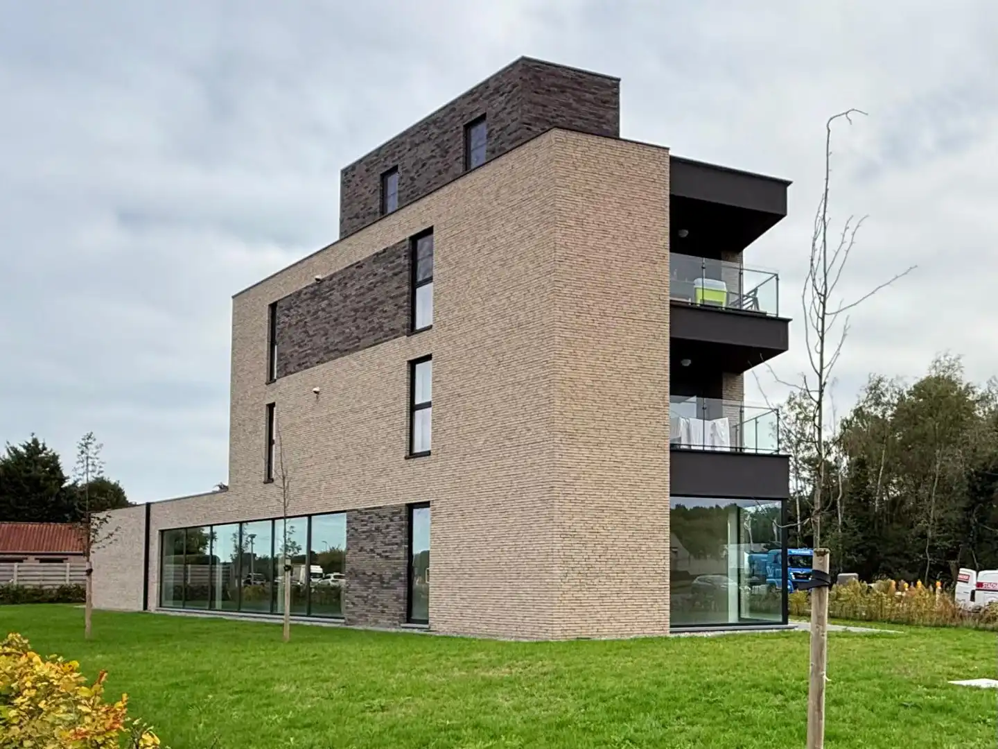 Centraal gelegen commerciële ruimte van 300 m² in Ham met parkeergelegenheid foto 24