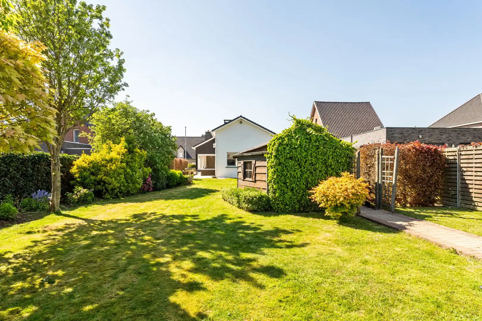 Lichtrijke woning te koop op een vlot bereikbare locatie foto {{pictureIndex}}