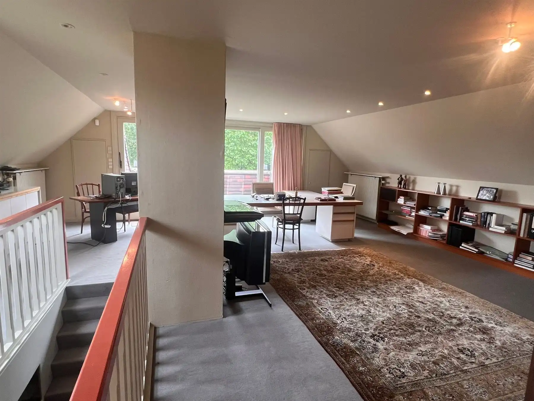 Karaktervolle villa met bijgebouwen foto 22