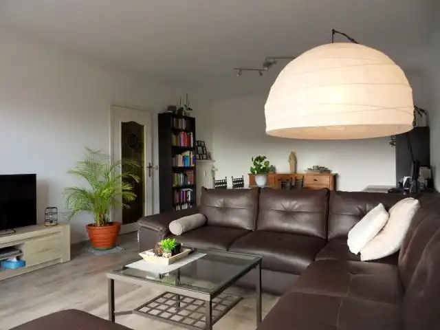 In centrum gelegen APPARTEMENT met 2 slaapkamers, mooie living, ruime kelder foto 4