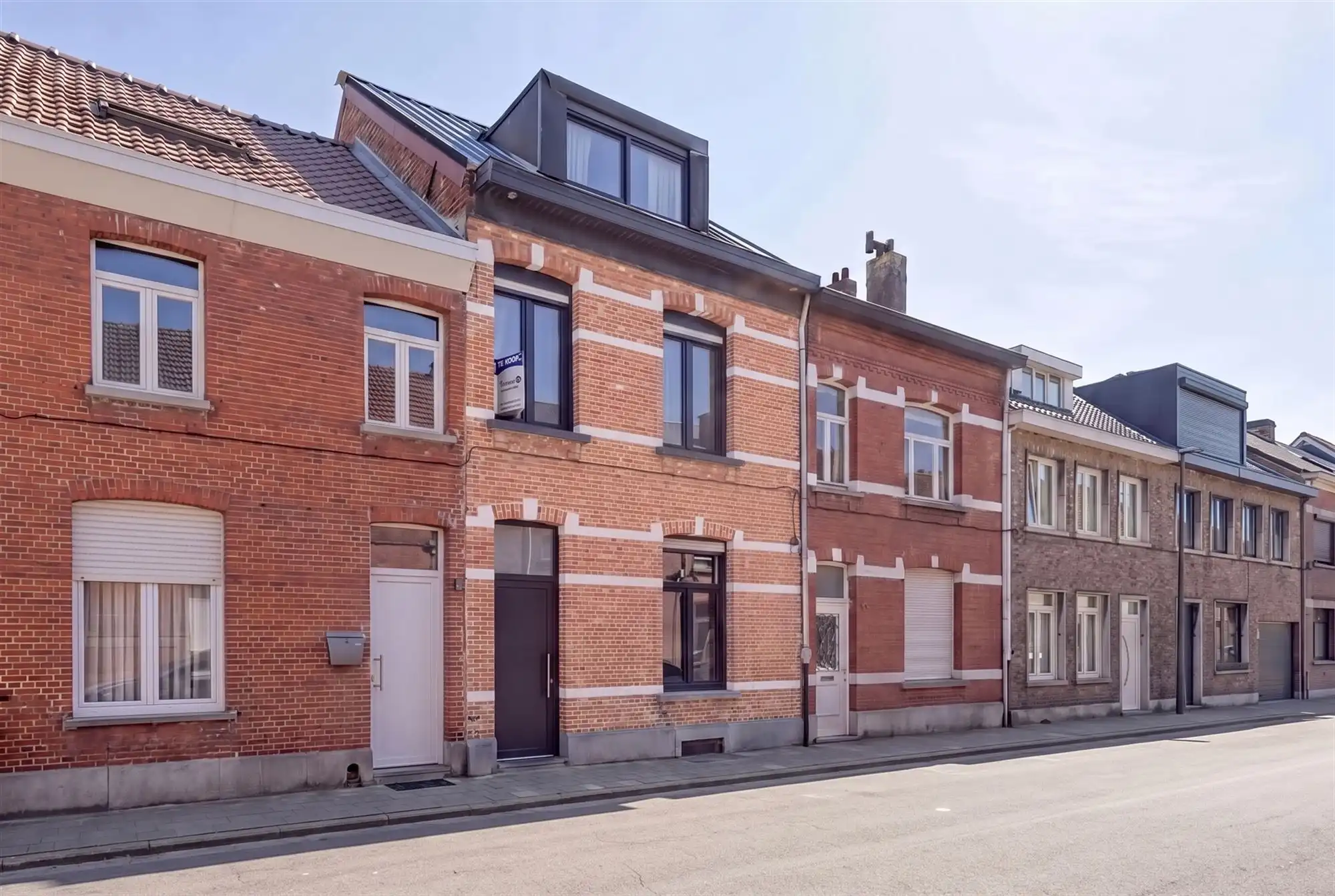 Volledig vernieuwde woning met 4 grote slaapkamers en tuin foto 2