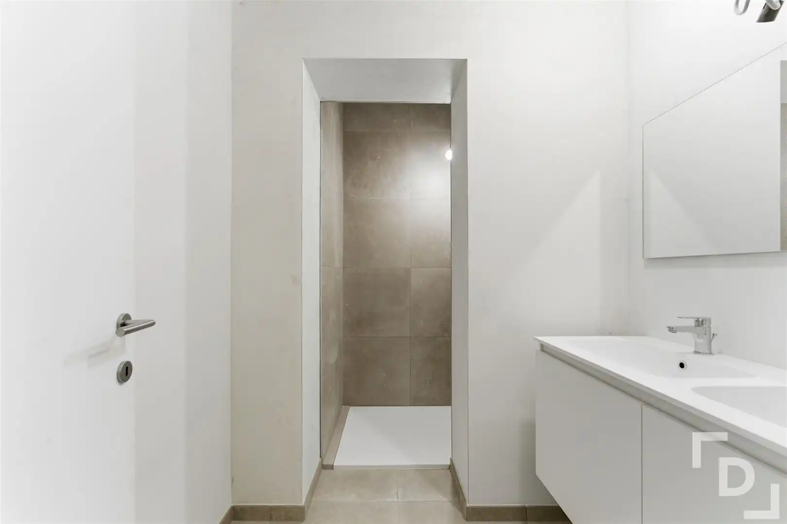 Instapklare nieuwbouwappartement te koop op toplocatie in centrum Ieper. foto 43