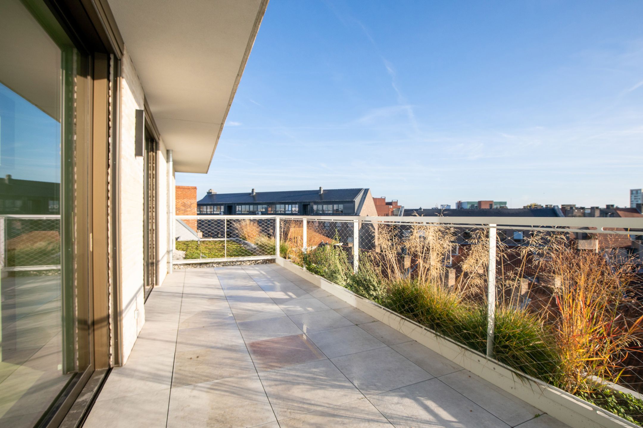 INSTAPKLAAR DOORZONAPPARTEMENT, 108m², 2 SLAAPKAMERS foto 3