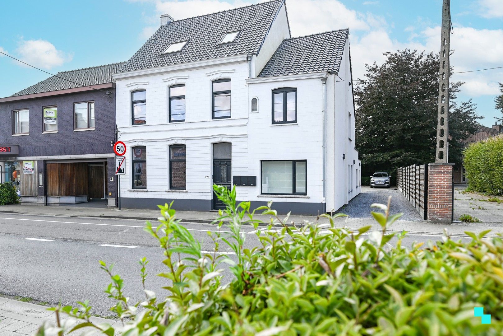 Centraal gelegen, uniek appartement in karaktervol herenhuis foto 3