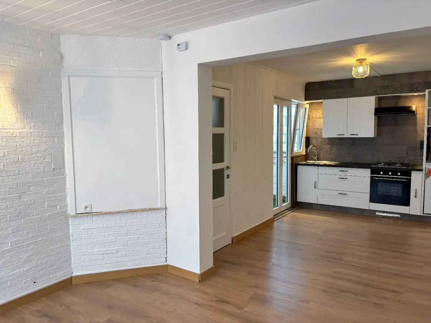 Gerenoveerde woning met garage nabij het centrum! foto 4