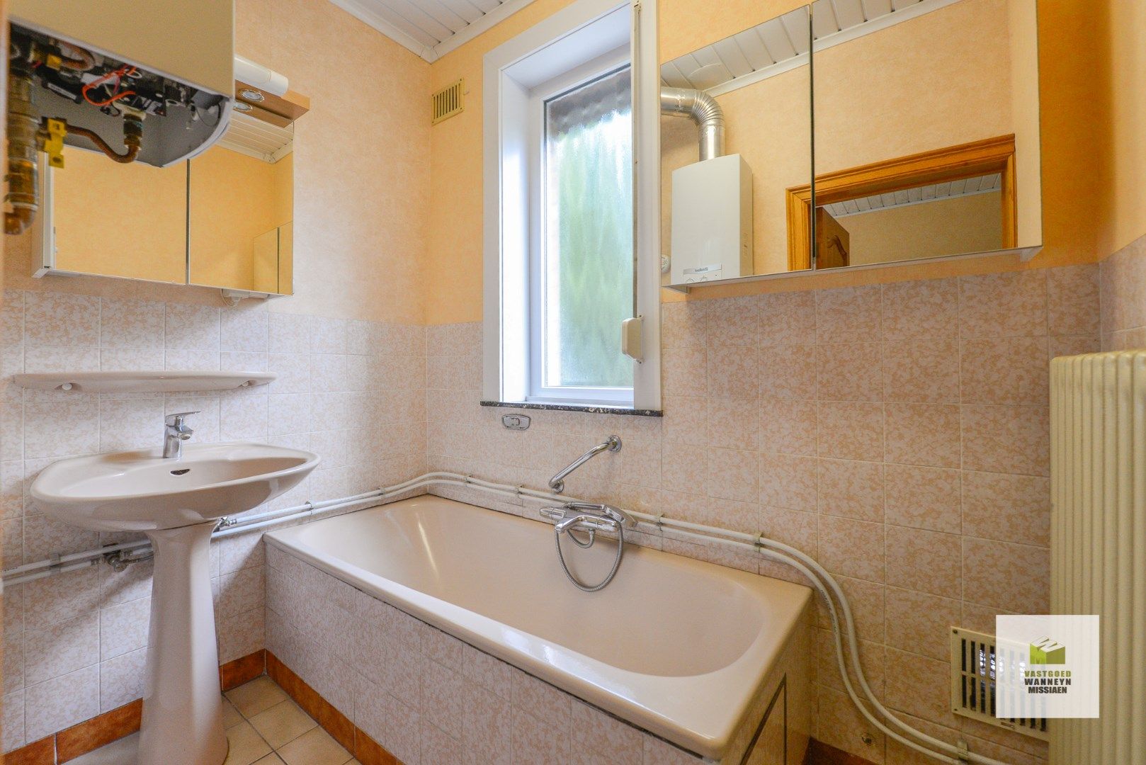 Bungalow met 4 slaapkamers op perceel van 801m2 op centrale ligging te Beernem foto 8