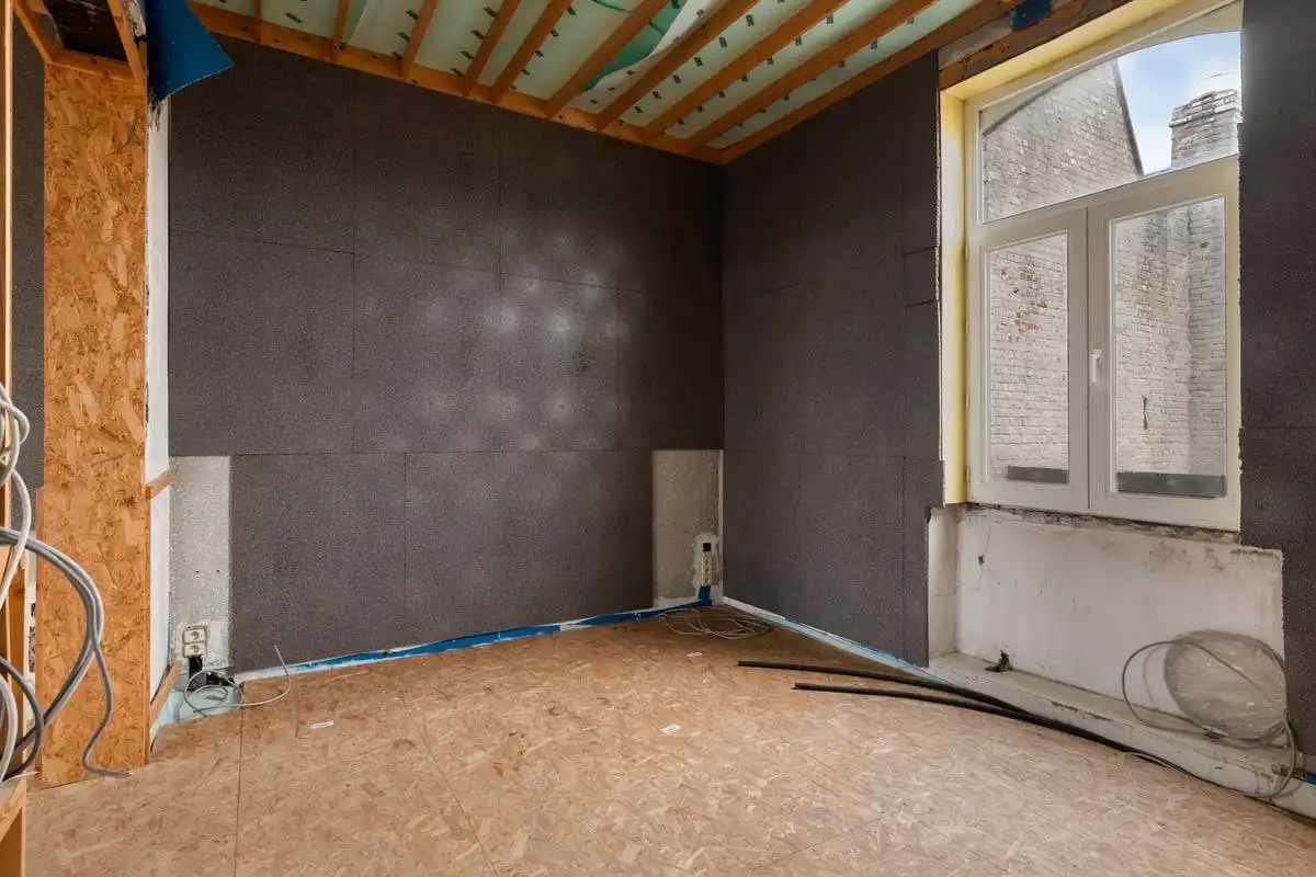 Polyvalente woning te Oudenburg met grote parking foto 12