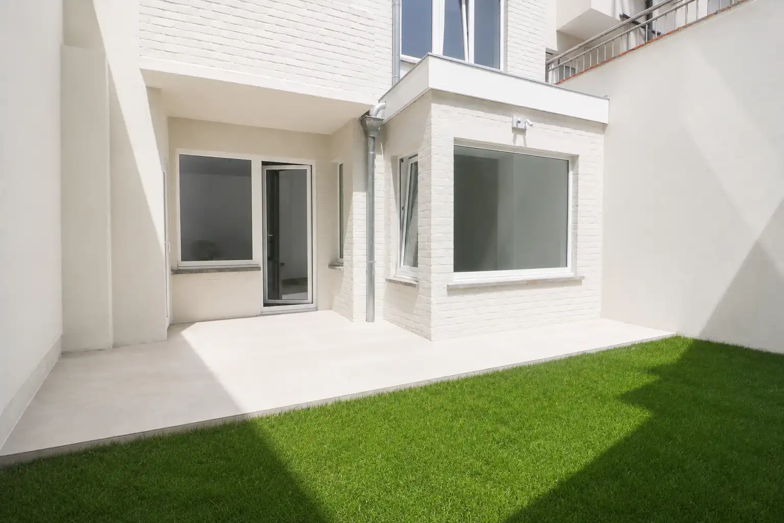 Instapklaar 2-slaapkamerappartement met tuin. foto 7