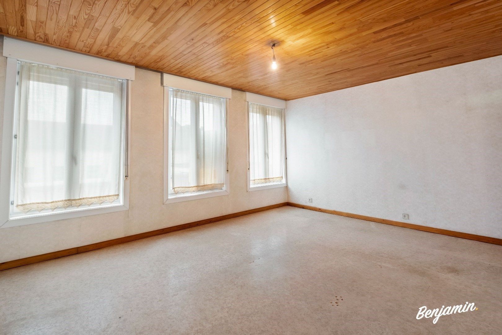 Ruime, verzorgde rijwoning met 4 slaapkamers, tuin en garage op centrale ligging te Menen foto 11