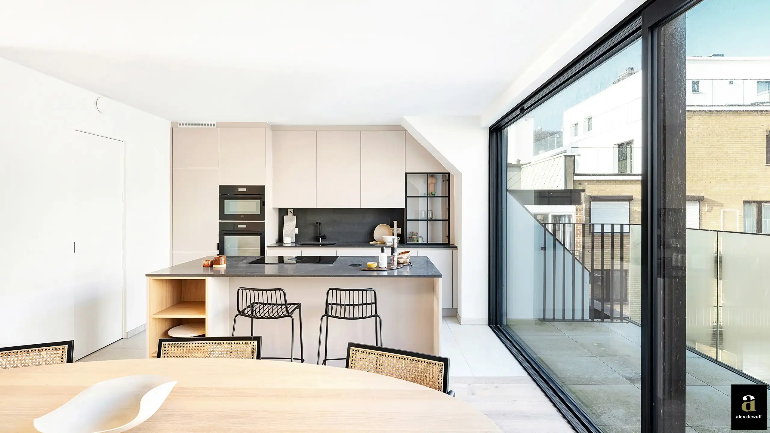Luxueus nieuwbouw duplex-appartement, centraal gelegen tussen de Zeedijk en het Rubensplein. foto 11
