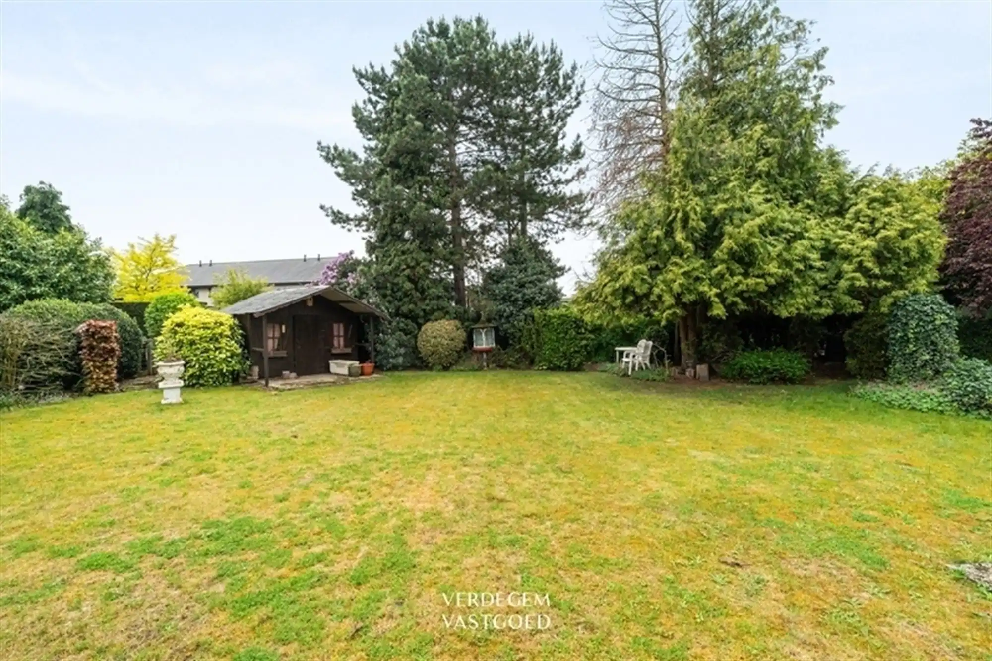 Fijne bungalow op toplocatie met 3 slaapkamers, grote tuin en garage foto 18