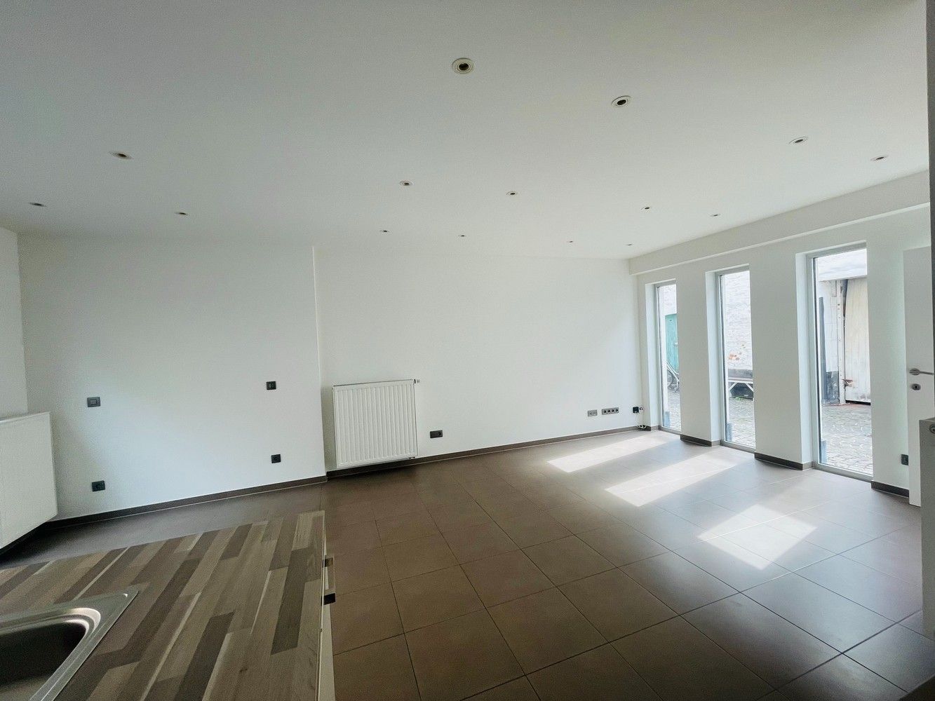 Brugge centrum, Vlakbij 't Zand en de Vestingen , Recent nieuw gebouwde( BJ 2011) ENERGIEZUINIGE woning(  met 2 slaapkamers en zonneterras. foto 2