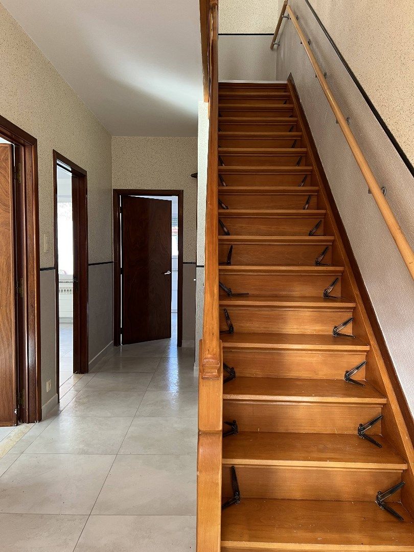 Goed gelegen rijwoning met tuintje foto 3