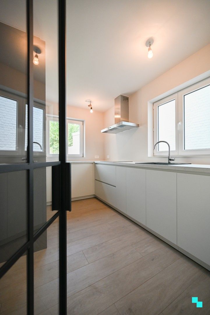 Prachtig & compleet gerenoveerde burgerwoning in hartje Izegem foto 9