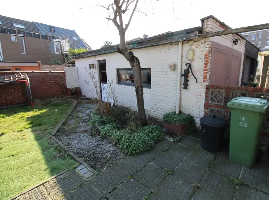Zeer mooie halfopen woning met garage op gunstige ligging foto 17