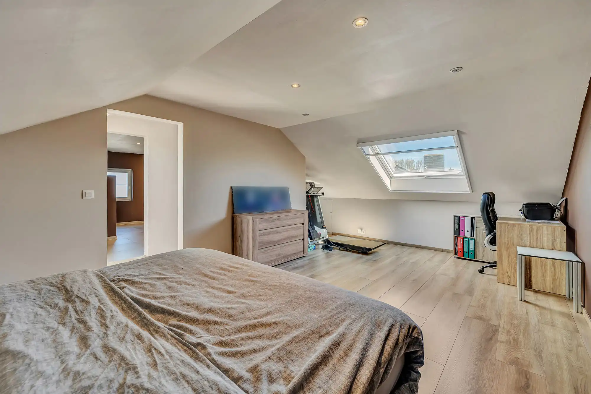 Ruime gezinswoning met 4 slaapkamers foto 14