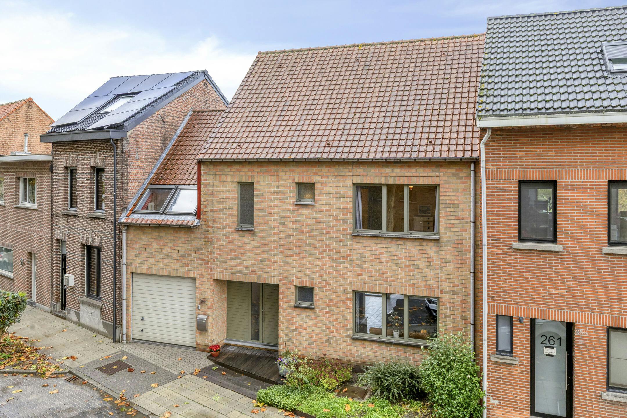 Ruim huis met 5/6 slaapkamers, garage en tuin in Boom foto 3