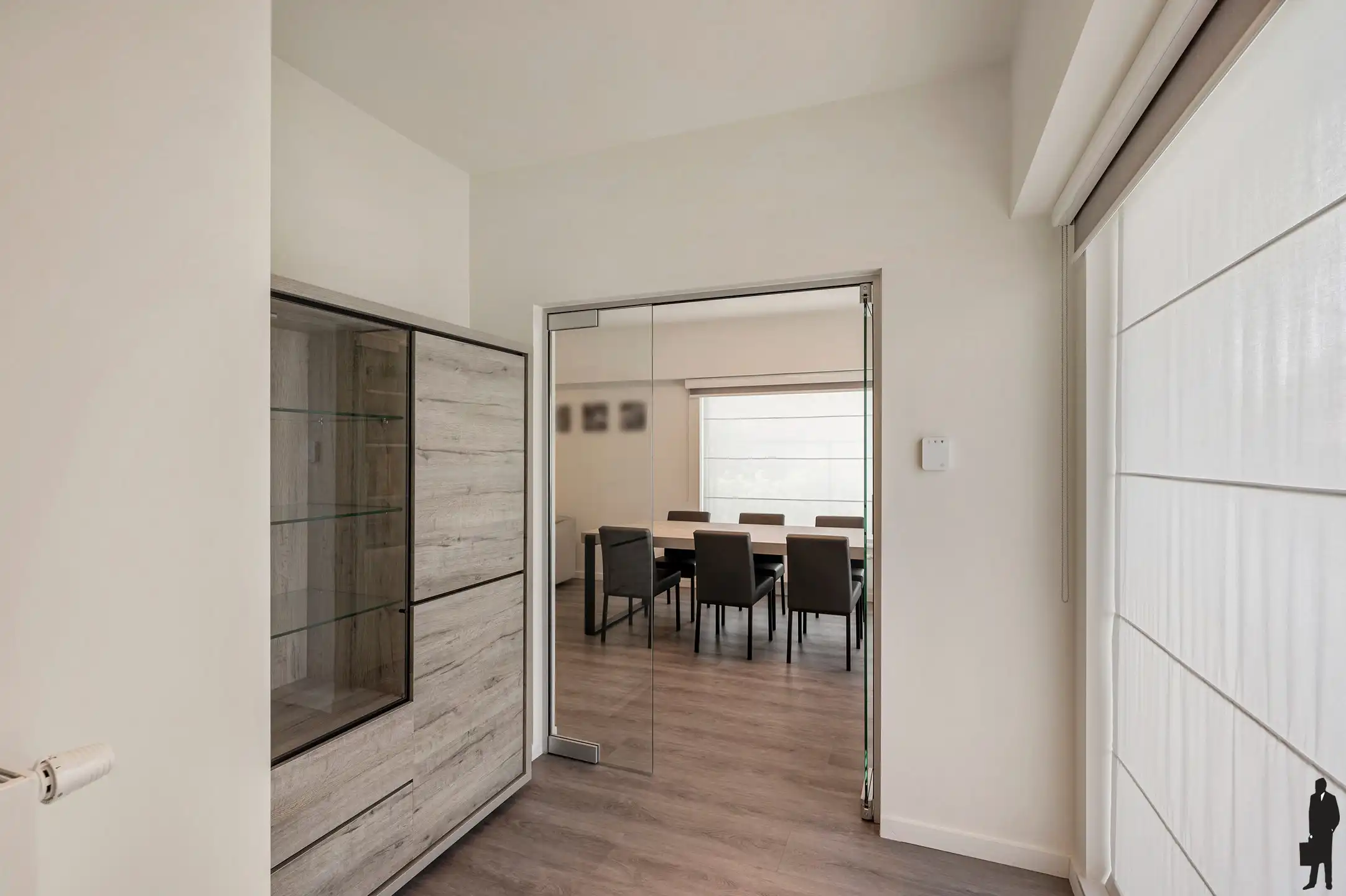 Instapklare open bebouwing met inpandige garage en zonnige tuin op 692 m². foto 3