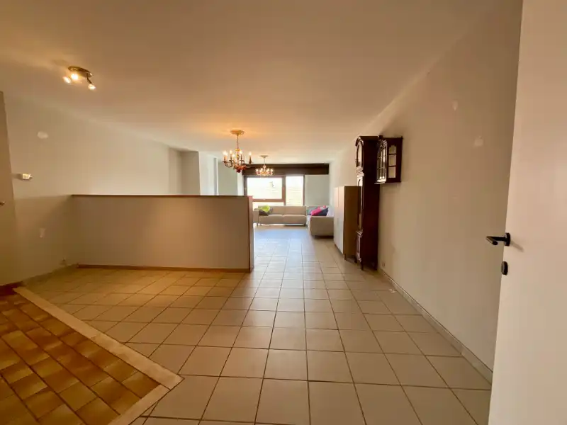 Ruim appartement met 2 slaapkamers en autostaanplaats foto 3