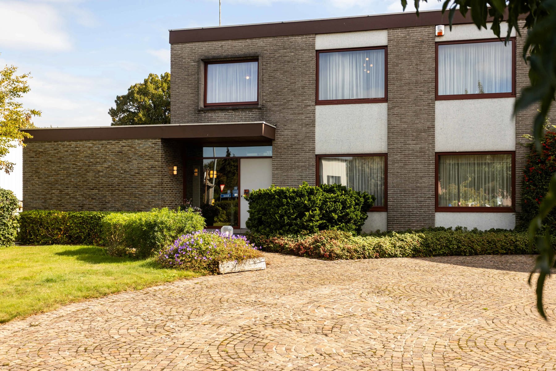 Architectenwoning, 5 slpk, tuin, weide op 6000 m2  foto {{pictureIndex}}
