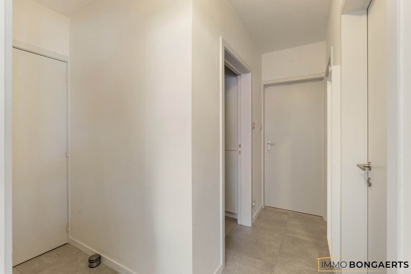 Gerenoveerd appartement met drie slaapkamers foto 7