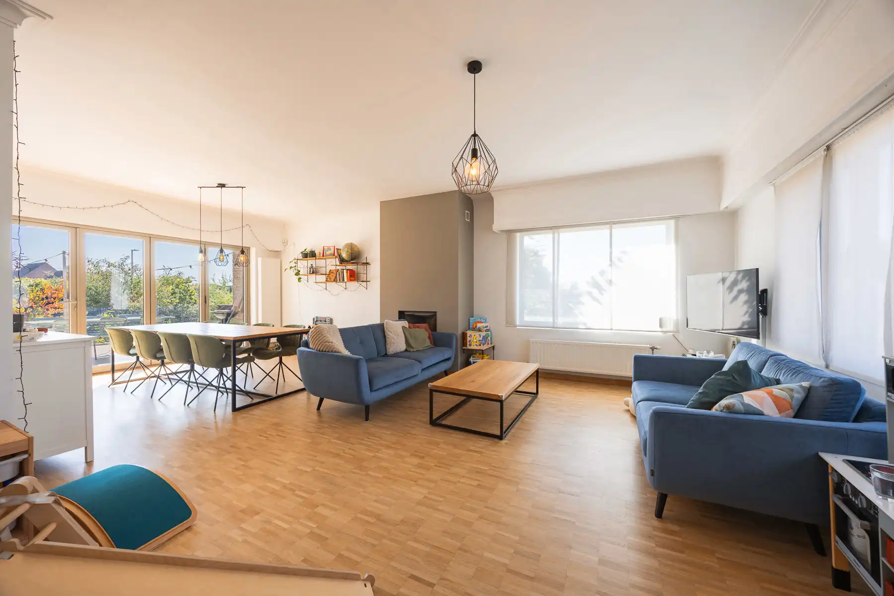 Ruime gezinswoning met 4 slaapkamers op perceel van 528 m² foto 5