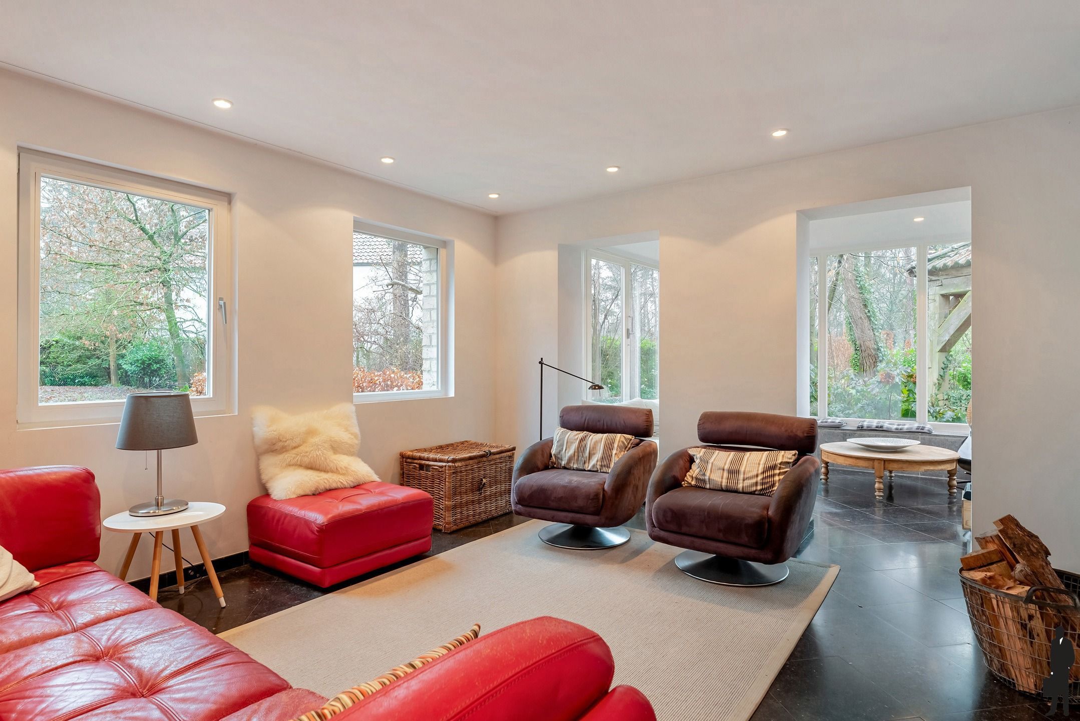 Woning met zwembad op zuidgericht perceel van ca. 2145 m² foto 3
