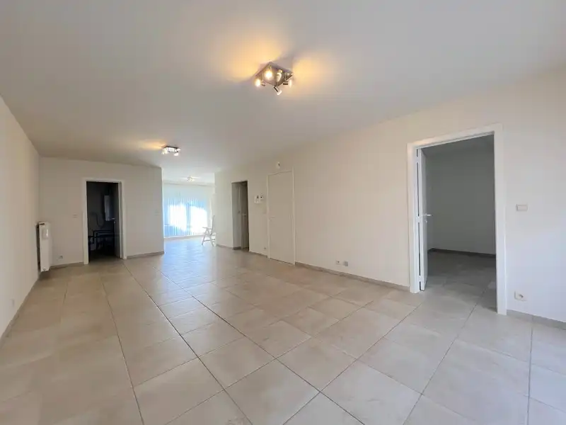 APPARTEMENT MET AUTOSTAANPLAATS te TORHOUT foto 3