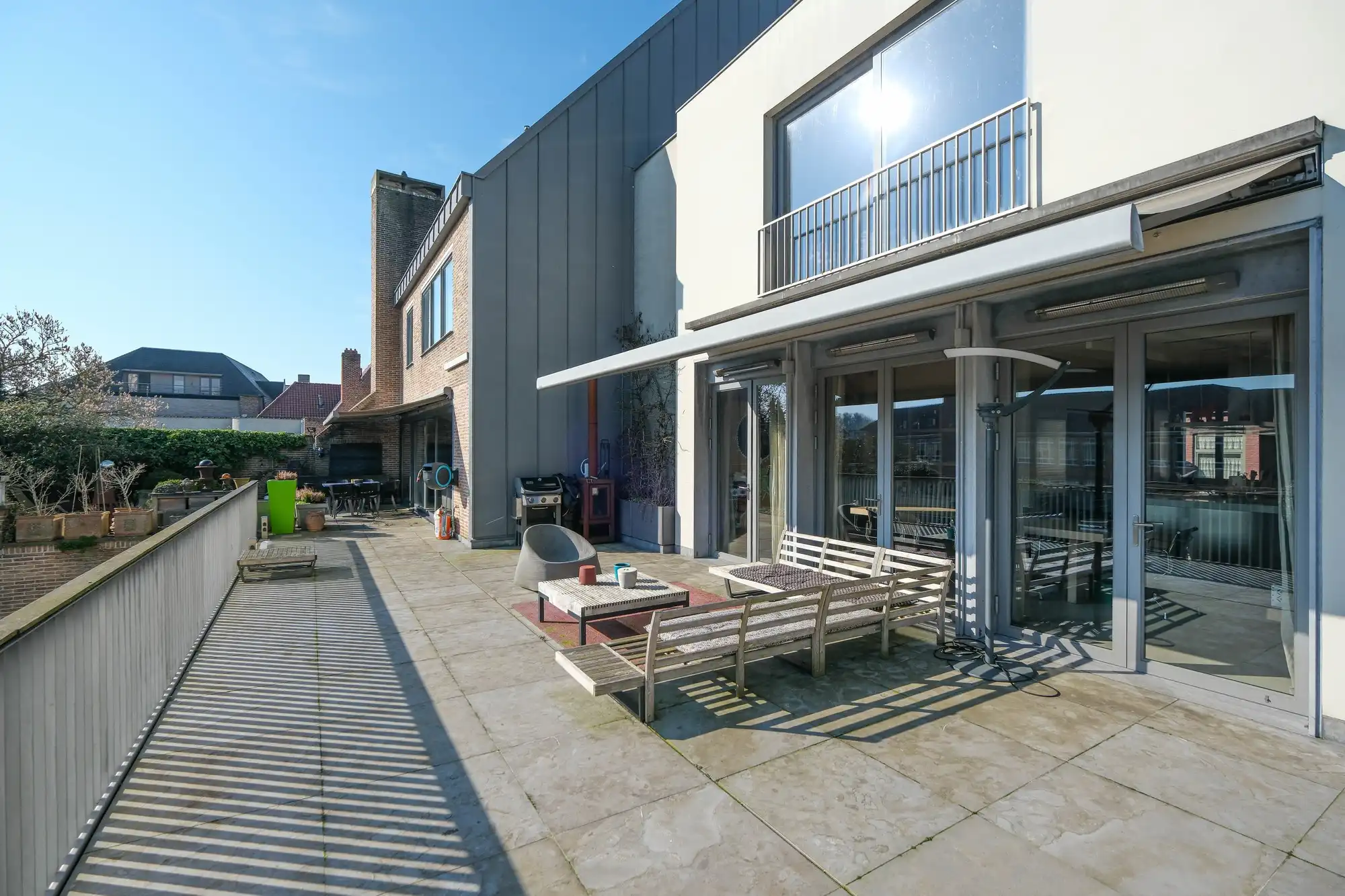 Heel ruime stadswoning met kantoren en tuin foto 4