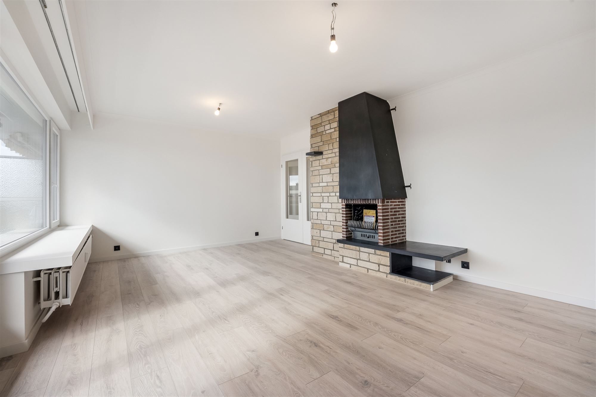 INSTAPKLAAR EN VERNIEUWD 1 SLAAPKAMER APPARTEMENT OP WANDELAFSTAND VAN HET CENTRUM foto 5