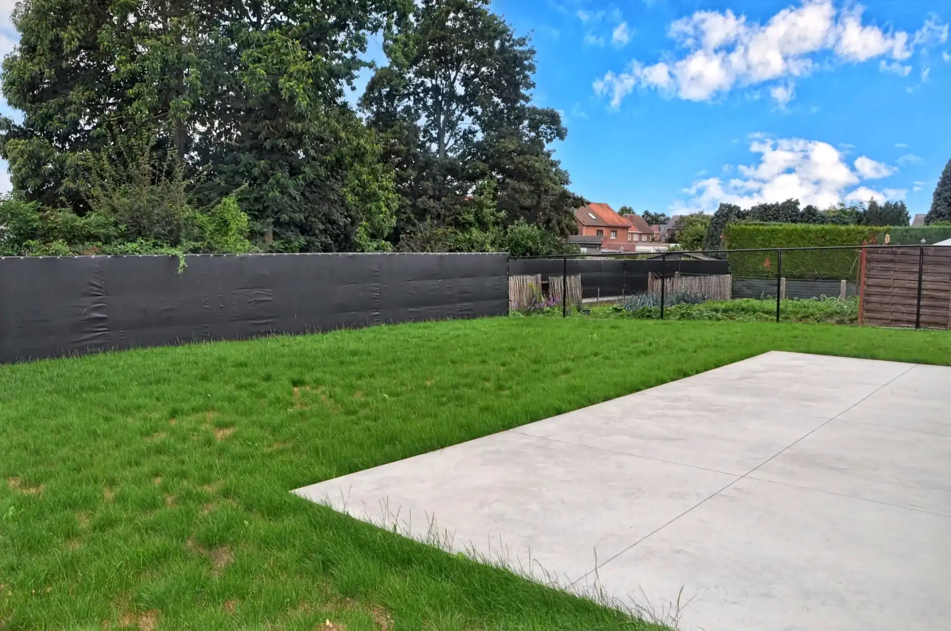 TIJDLOZE GERENOVEERDE WONING MET 2 SLPK’S IN RUSTIGE BUURT IN VELDWEZELT foto 3