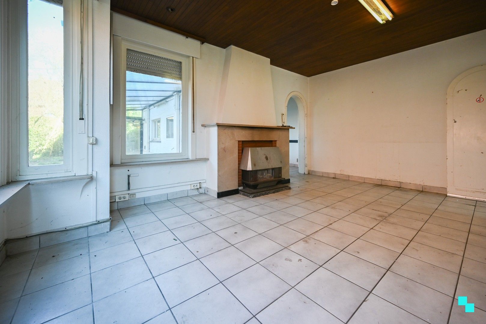 Ruime, te renoveren ééngezinswoning met achteruitweg te Emelgem foto 15