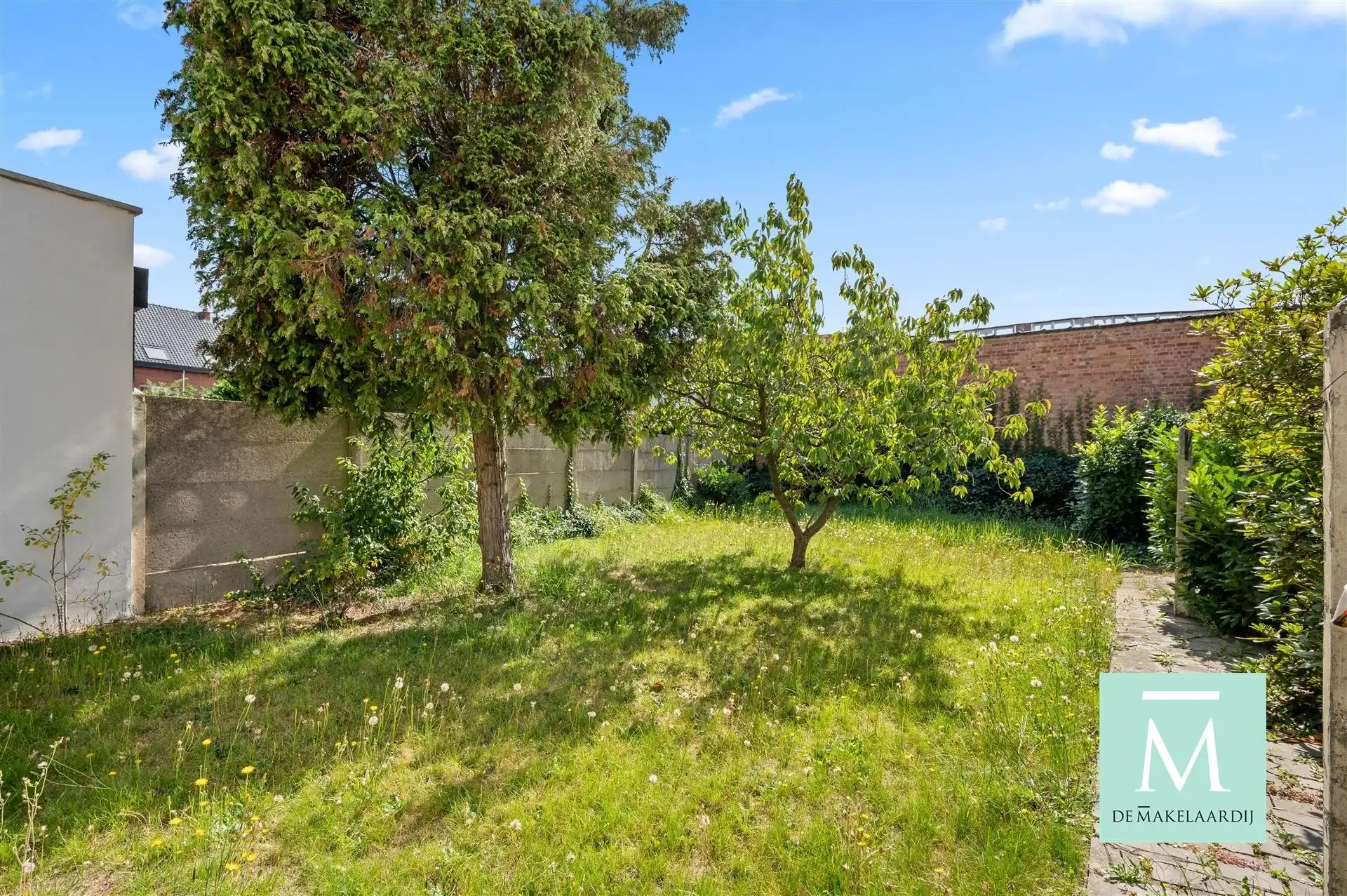 Ruime woning met 3 slaapkamers, aangename tuin en inpandige garage foto 16