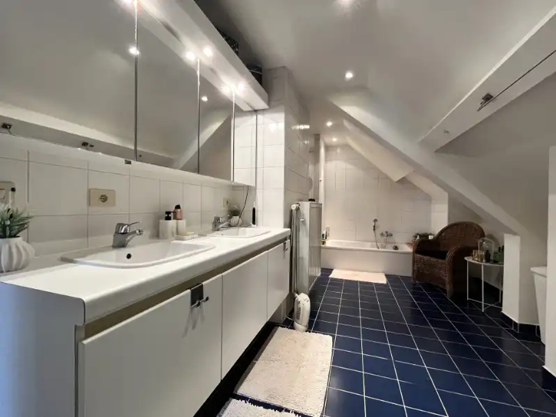 Ruim luxe appartement/duplex met garage! foto 17