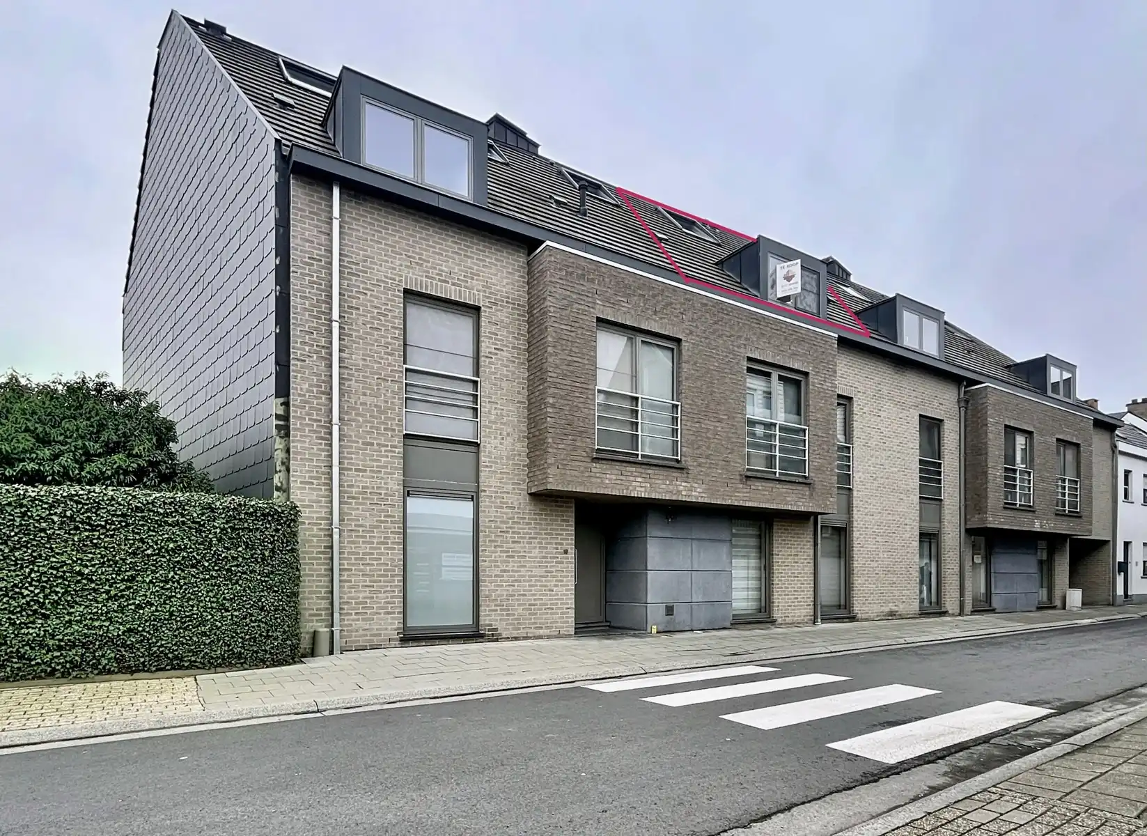 Prachtig duplexappartement met 2 SLPK, Terras & Staanplaats! foto {{pictureIndex}}