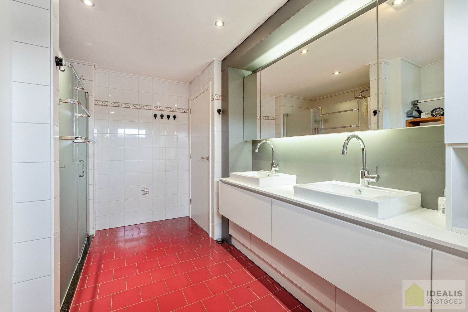 IDEALIS VASTGOED – ZEER VERZORGDE EN INSTAPKLARE GEZINSWONING MET 4 SLAAPKAMERS OP EEN RUIM PERCEEL VAN 16A 47CA IN EEN RESIDENTIELE WOONSTRAAT foto 22