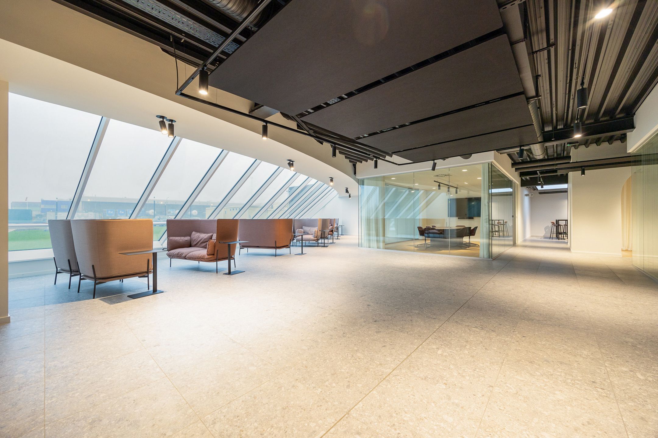 Moderne en Vernieuwde Kantoorruimte te Huur in Zwijndrecht foto 7