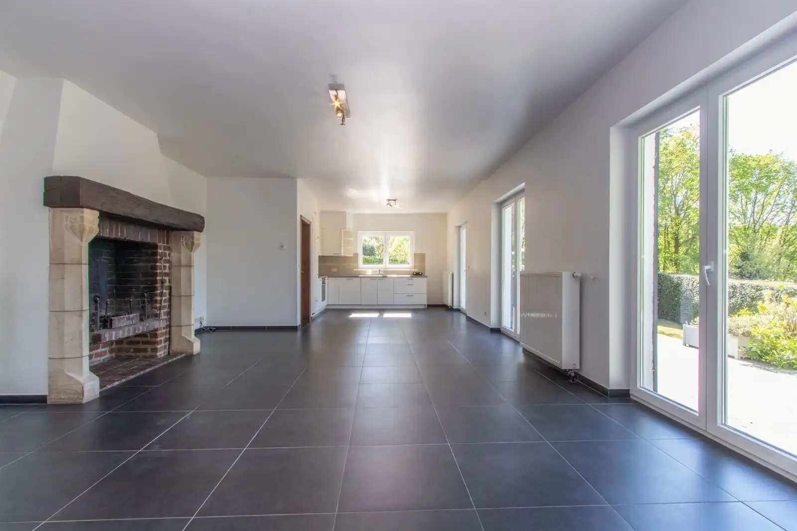 Villa (bungalow) met 3 slaapkamers, garage en prachtige tuin/uitzicht foto 6