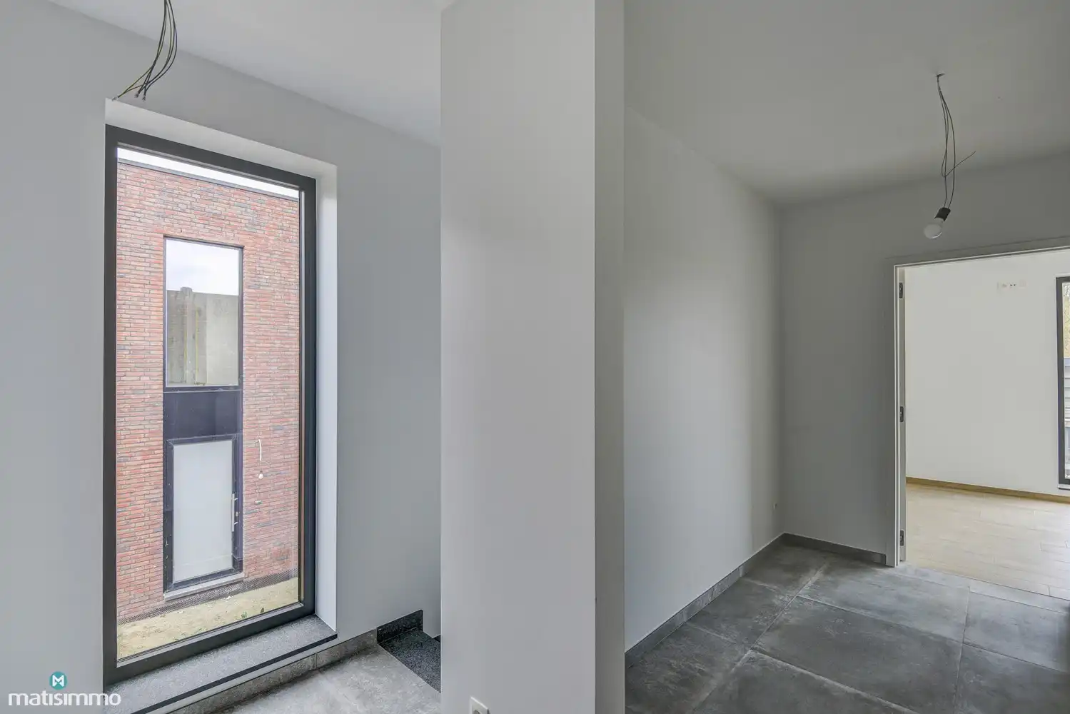 VOLLEDIG AFGEWERKTE EN GESCHILDERDE NIEUWBOUWWONING (EPB E10) MET 3 SLAAPKAMERS, 2 BADKAMERS, 2 GARAGES, KELDER EN AANGELEGDE TUIN IN WERM foto 13