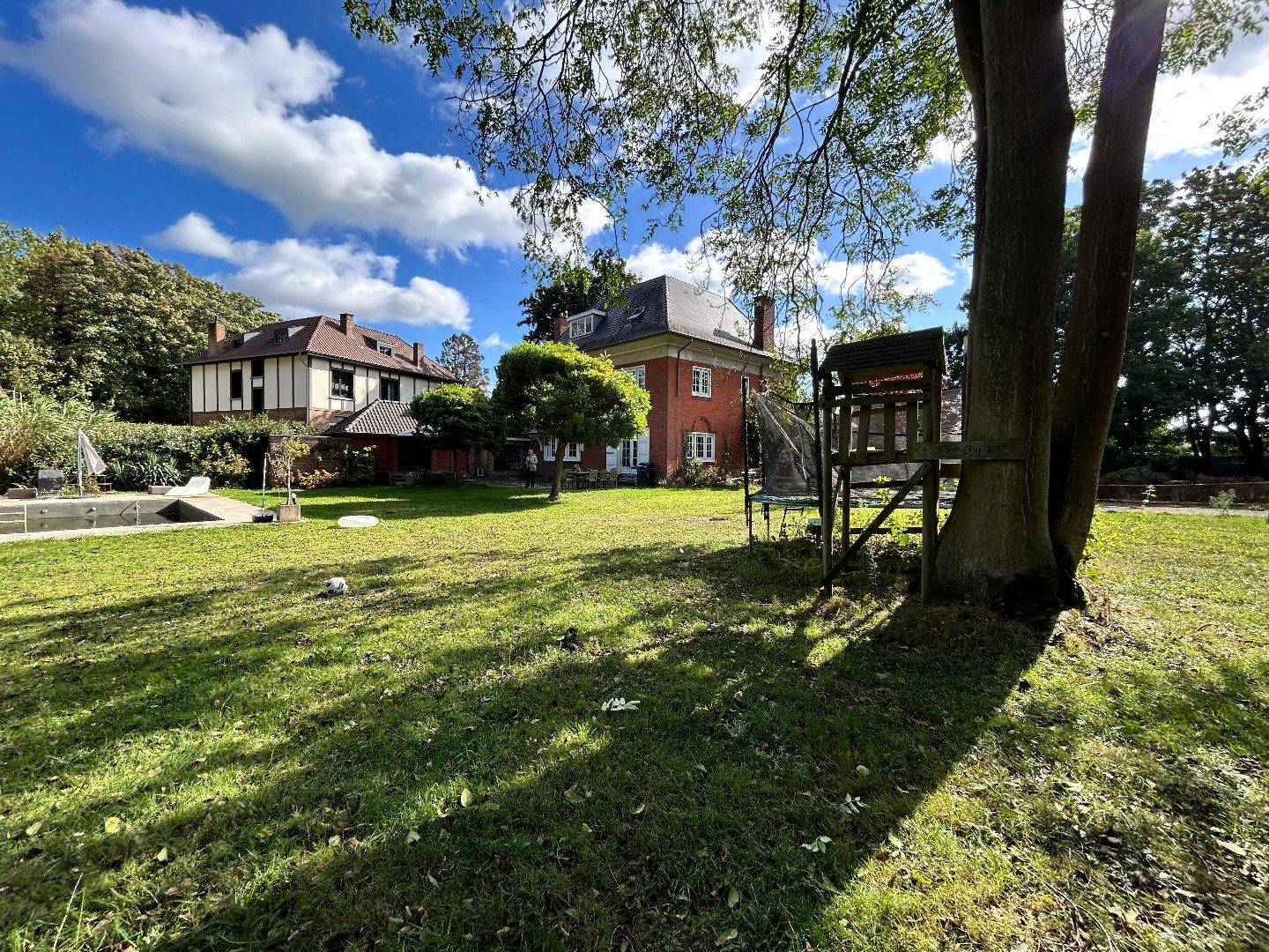 Te renoveren statige en karaktervolle villa op een royaal perceel foto 3